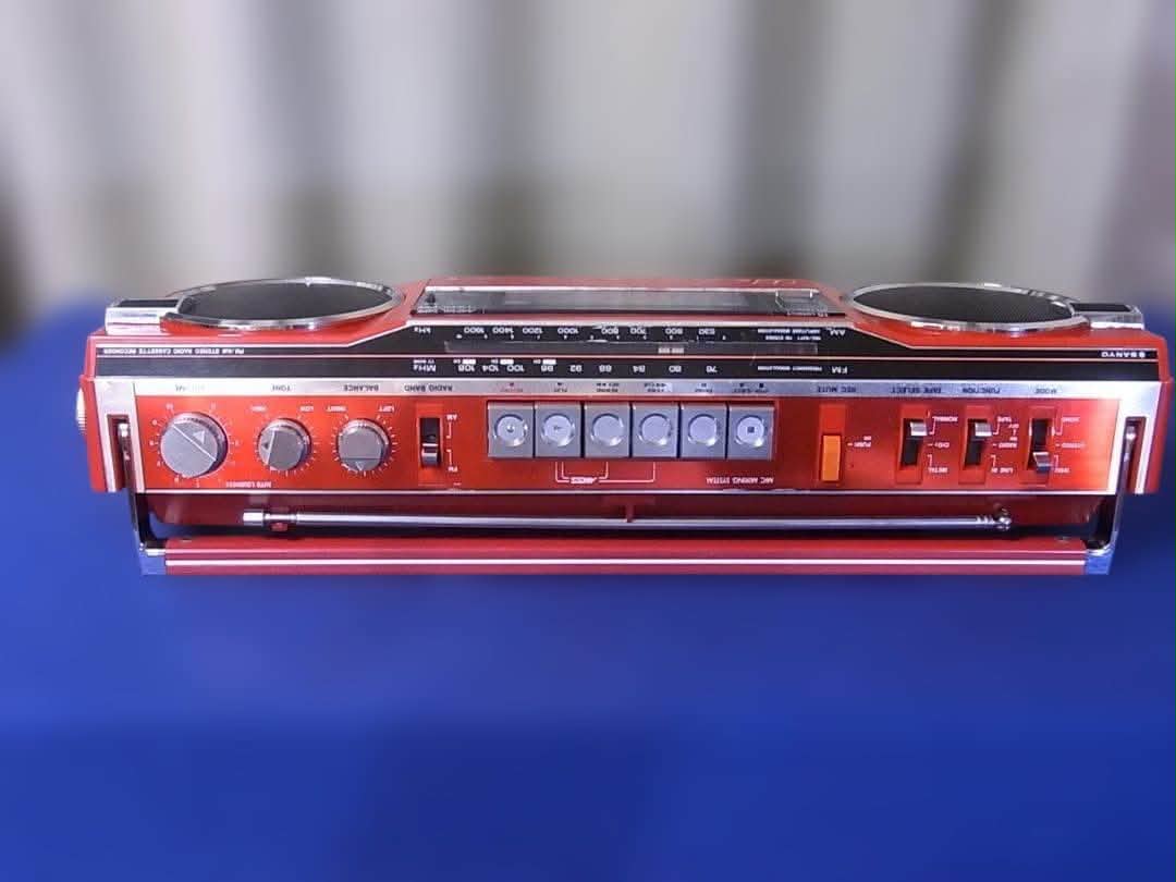 1982.3年頃に流行りましたよね。 SANYO サンヨーおしゃれなテレコ