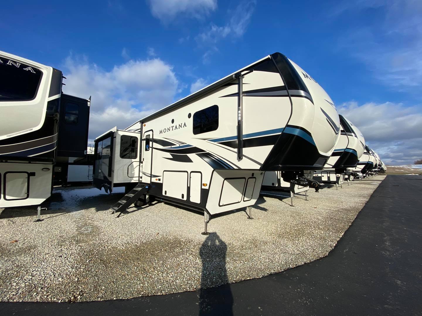 Walnut Ridge RV - The stunning Montana 3121RL in all its...