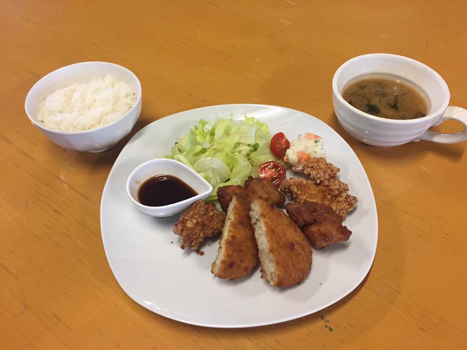 本日のシェフの気まぐれ定食は ミックスフライ定食 です Cafe Kitchen 颯 Sora Facebook