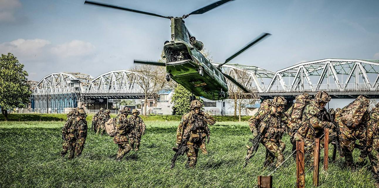 Trots op Rode Baret - Luchtmobiele Brigade