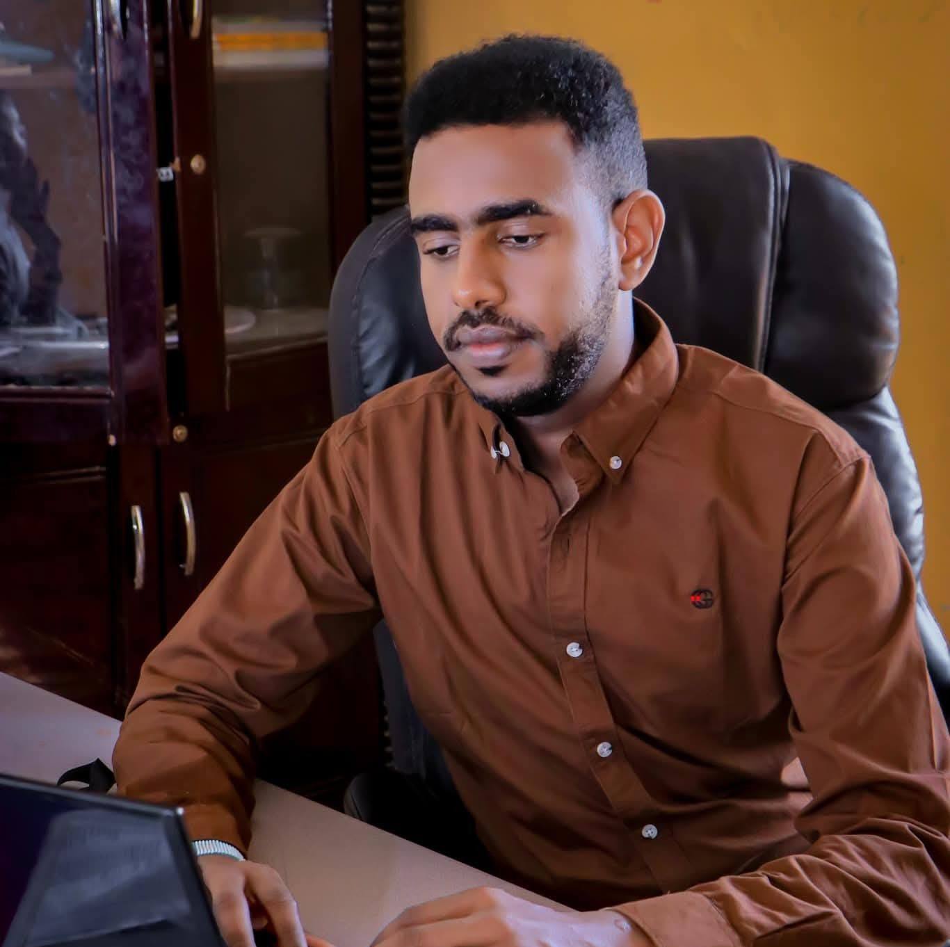 Waxaa dugsiga sare ee Muuse Yuusuf nagu soo booqday wasiir hore, Mr ...
