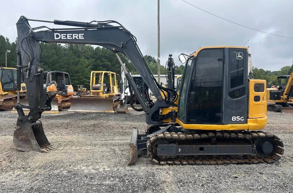 🔥 WHEN THERE'S DIRT TO MOVE, PUT DEERE ON THE JOB. ✓ 3378 hours