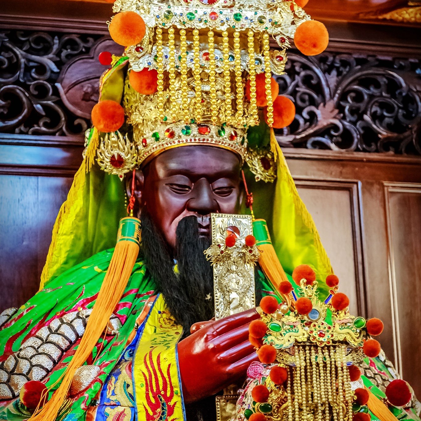 關帝信俗 - 所謂幸福，從來就沒有準確和標準的答案；豪宅跑車、前呼後擁，未見得幸福；粗衣布履、窄巷漏街，未見得不幸；幸福從來都與貧富無關，與 ...