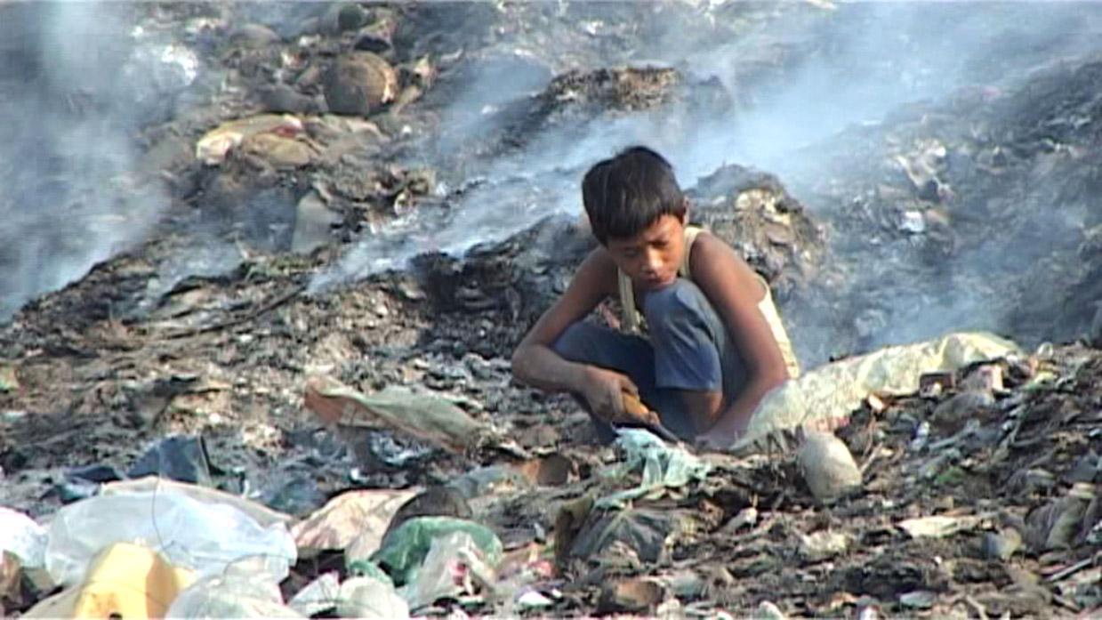 Una gota de vida para los niños del basurero de la zona 3