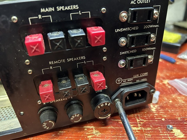 今日の記事も昨日に引き続き『LUXMAN プリメインアンプ L-507の修理