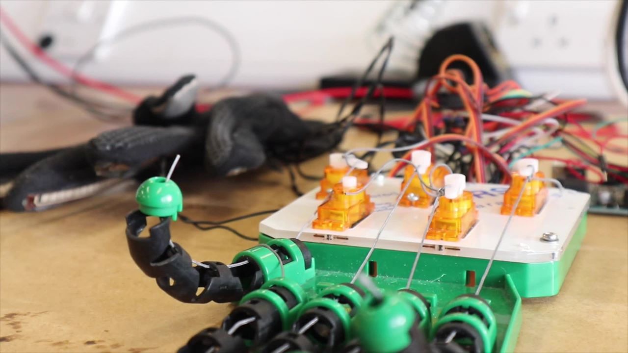 Arduino - História: ------------ O Arduino foi criado em 2005 por um ...