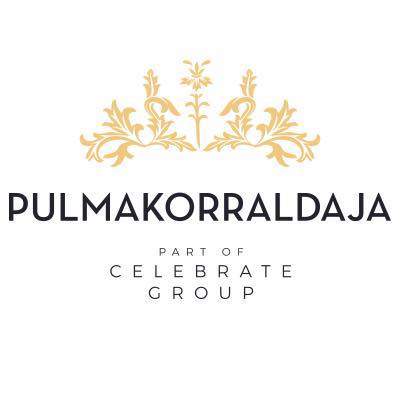 Pruutkleitide show, kus lavale tuli 9 naist, kandes kleite, mis on ...