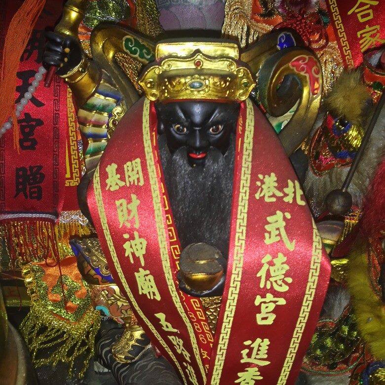 嘉義市天聖壇 - 拜神?是拜什麼?大部份人是求平安順利，少數人是靠拜拜來胡搞蝦搞。 台灣人愛拜拜，無所不拜，上到無極,天下到石頭公有應公，拜 ...