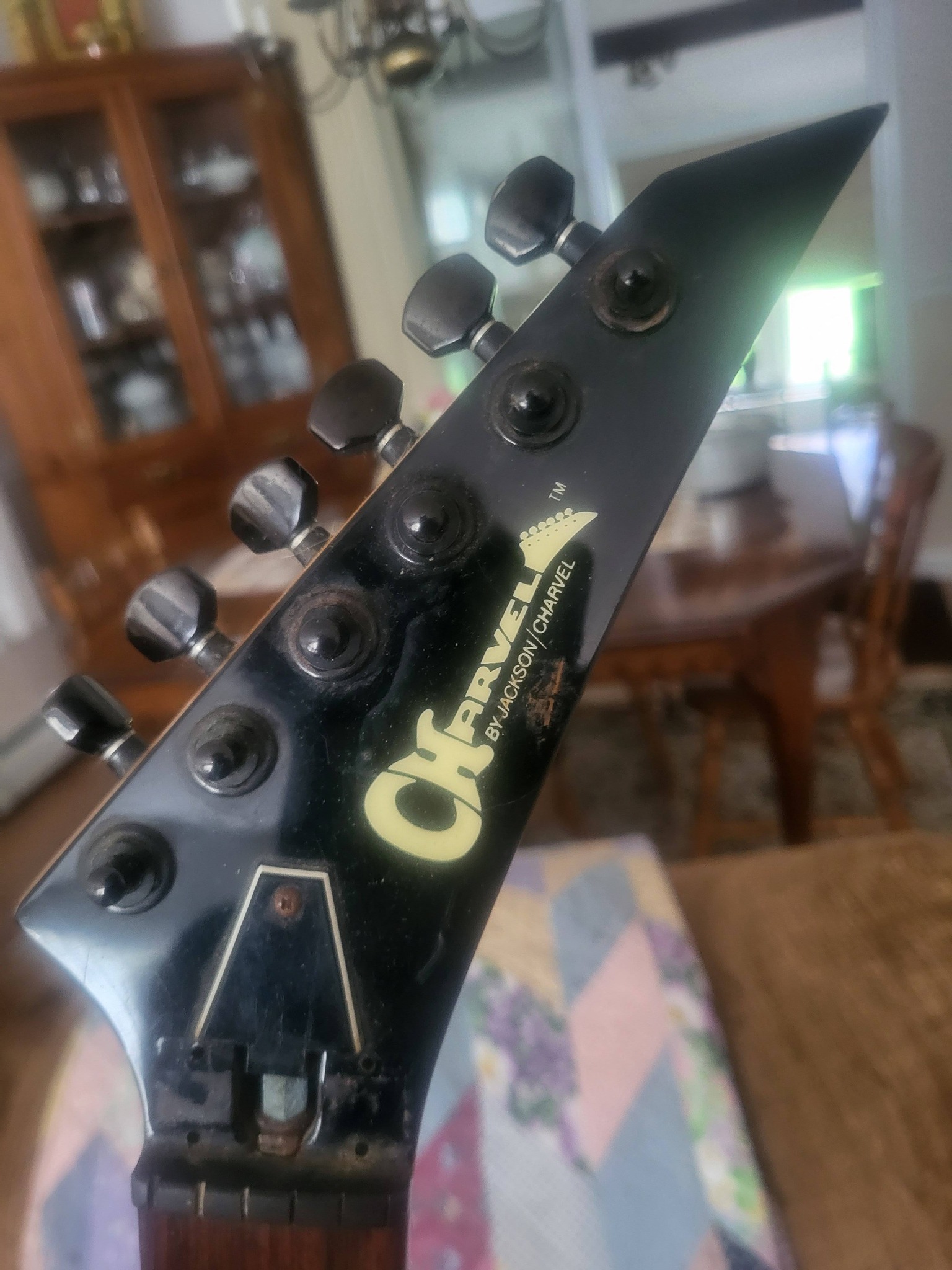 Charvel Model 2 フロント増設改造 Kahler Fulcrum Is a free Charvel guitar with Kahler bridge and missing tremolo