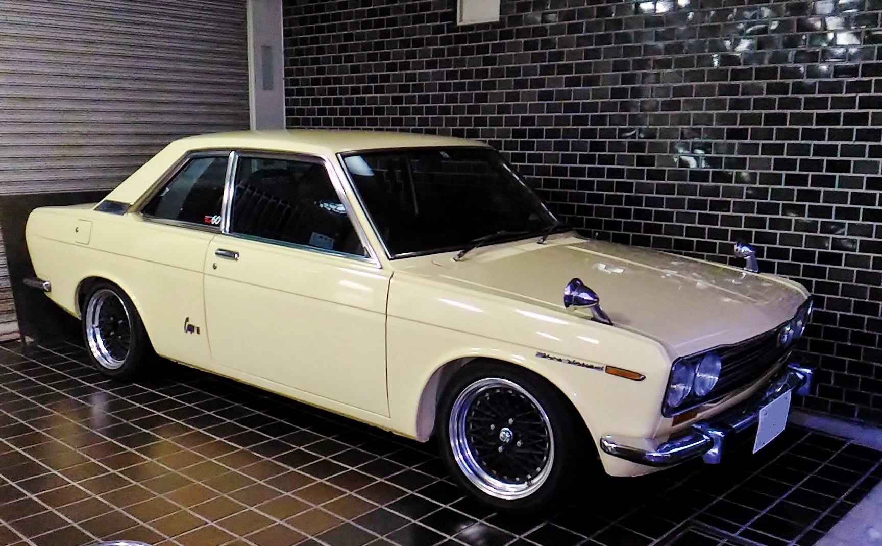 Nissan Bluebird. Old School JDM, kid !