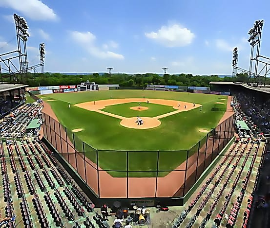 HANK AARON 記念ボール FIELD OF DREAMS The 2026 Hank Aaron Invitational concludes with the 