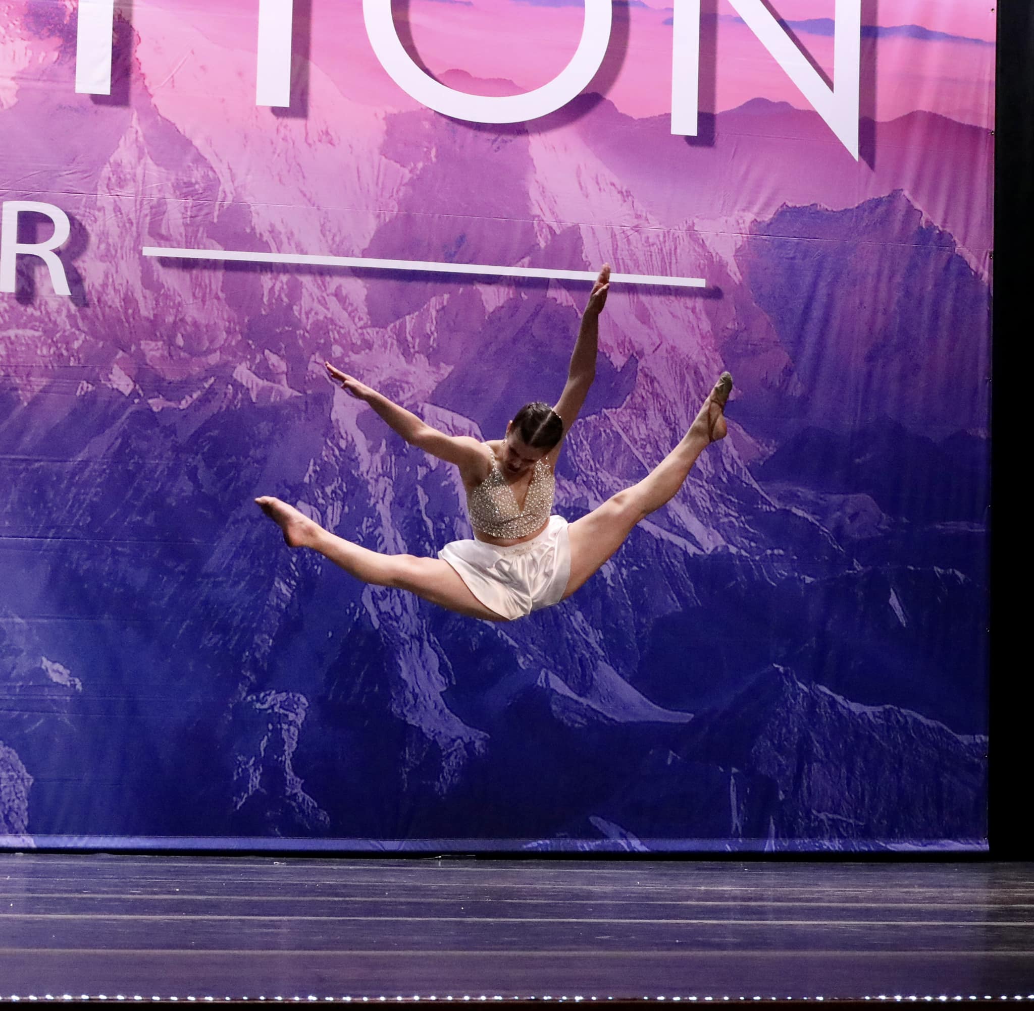A little mid-week jump! 💜🤩💙 What’s... - Elevation On Tour | Facebook