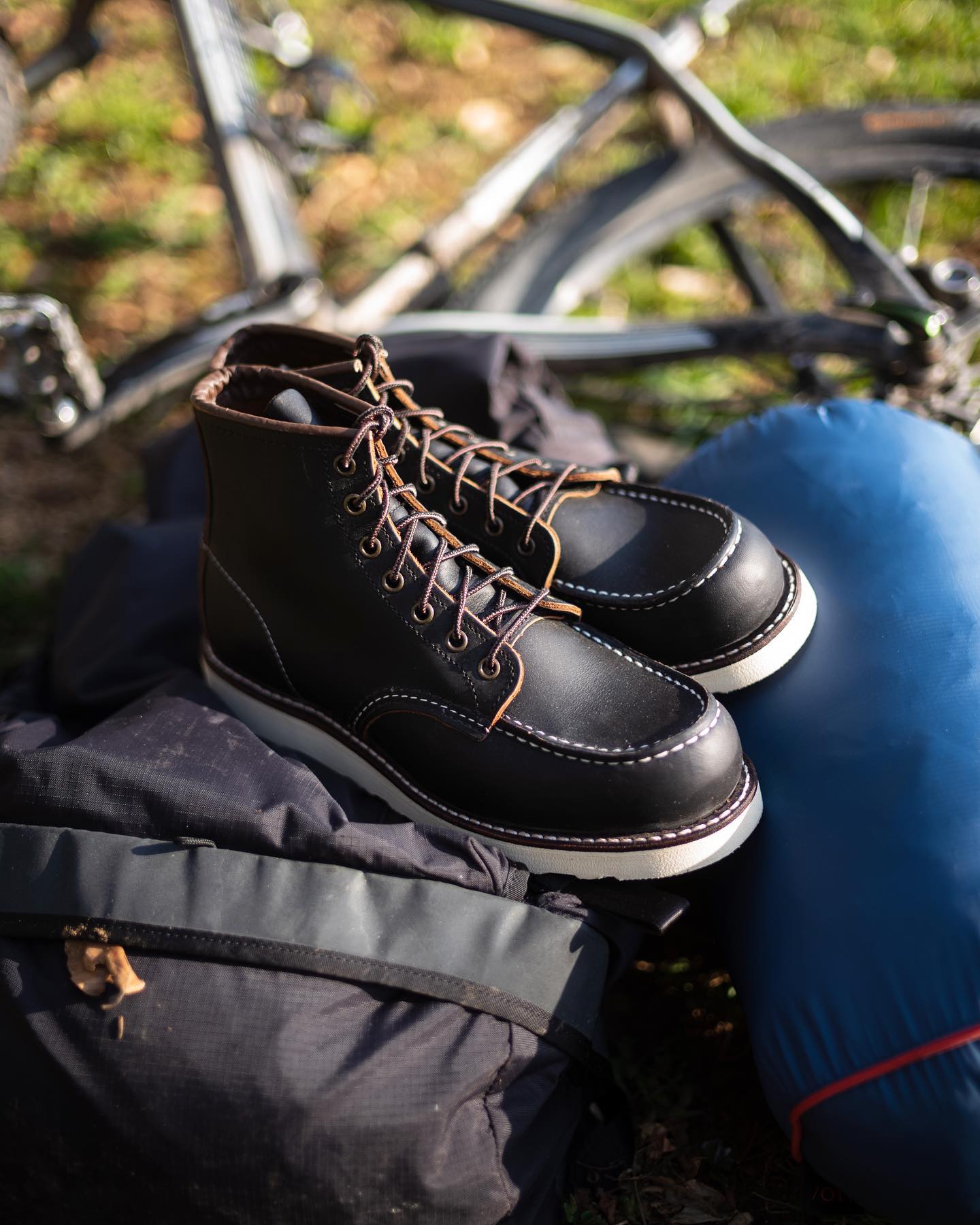 Fresh restock! The 8849 can be surely seen as the black Moc Toe
