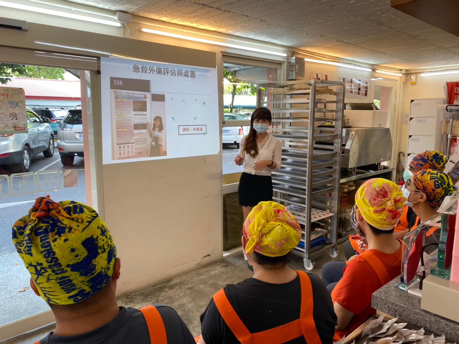 伊甸基金會台東嗎哪庇護工場 - 教育訓練活動 -「急救外傷處理與評估」 很榮幸請到了馬偕的護理師來幫庇護員工們上課... | Facebook