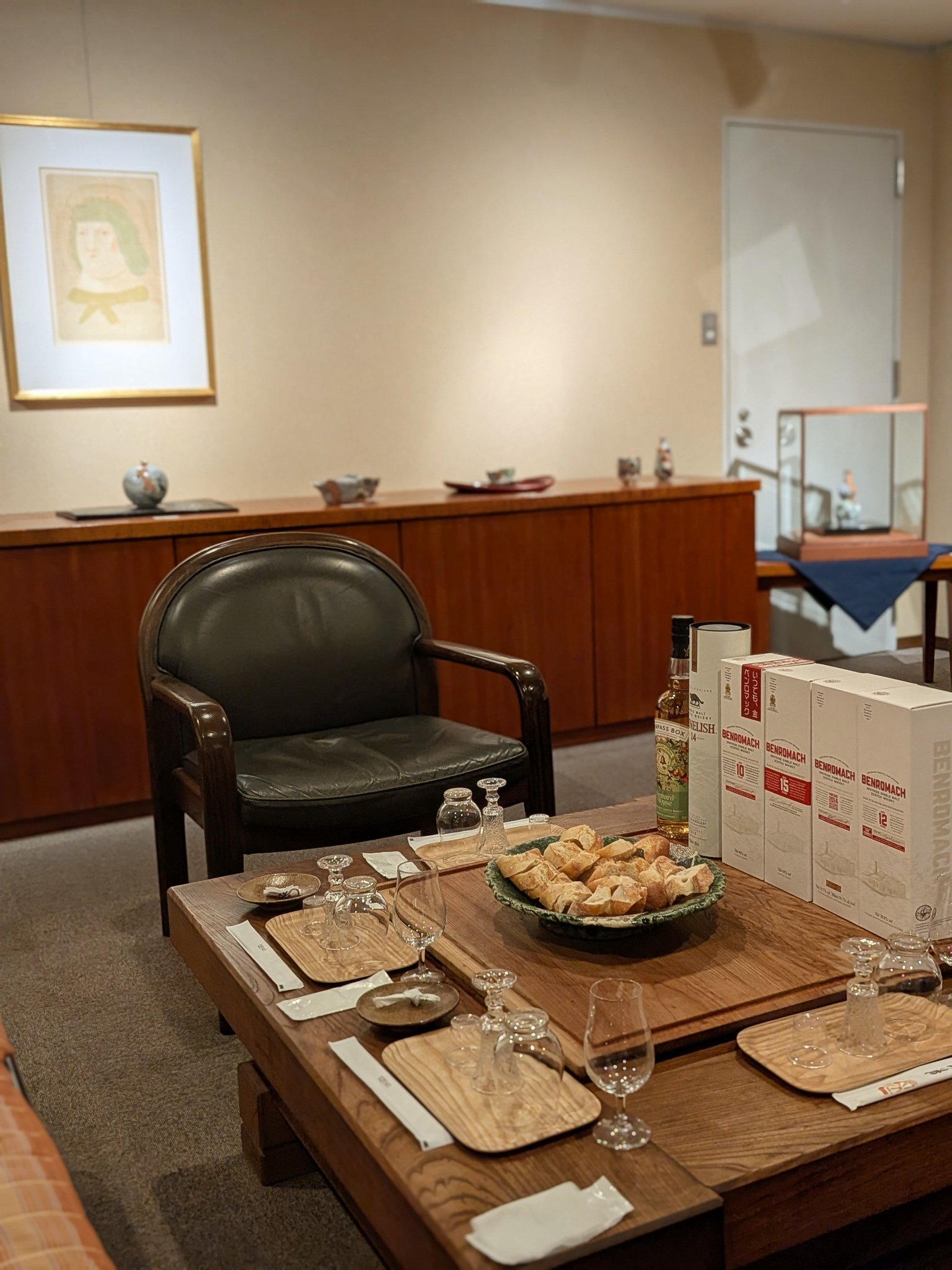 先日は、師匠を交えてのウイスキー試飲会。 師匠の「ベンロマック」に 