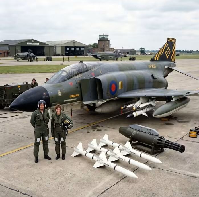 F-4 Phantom II pictures and article. By Tony Holmes. Combat