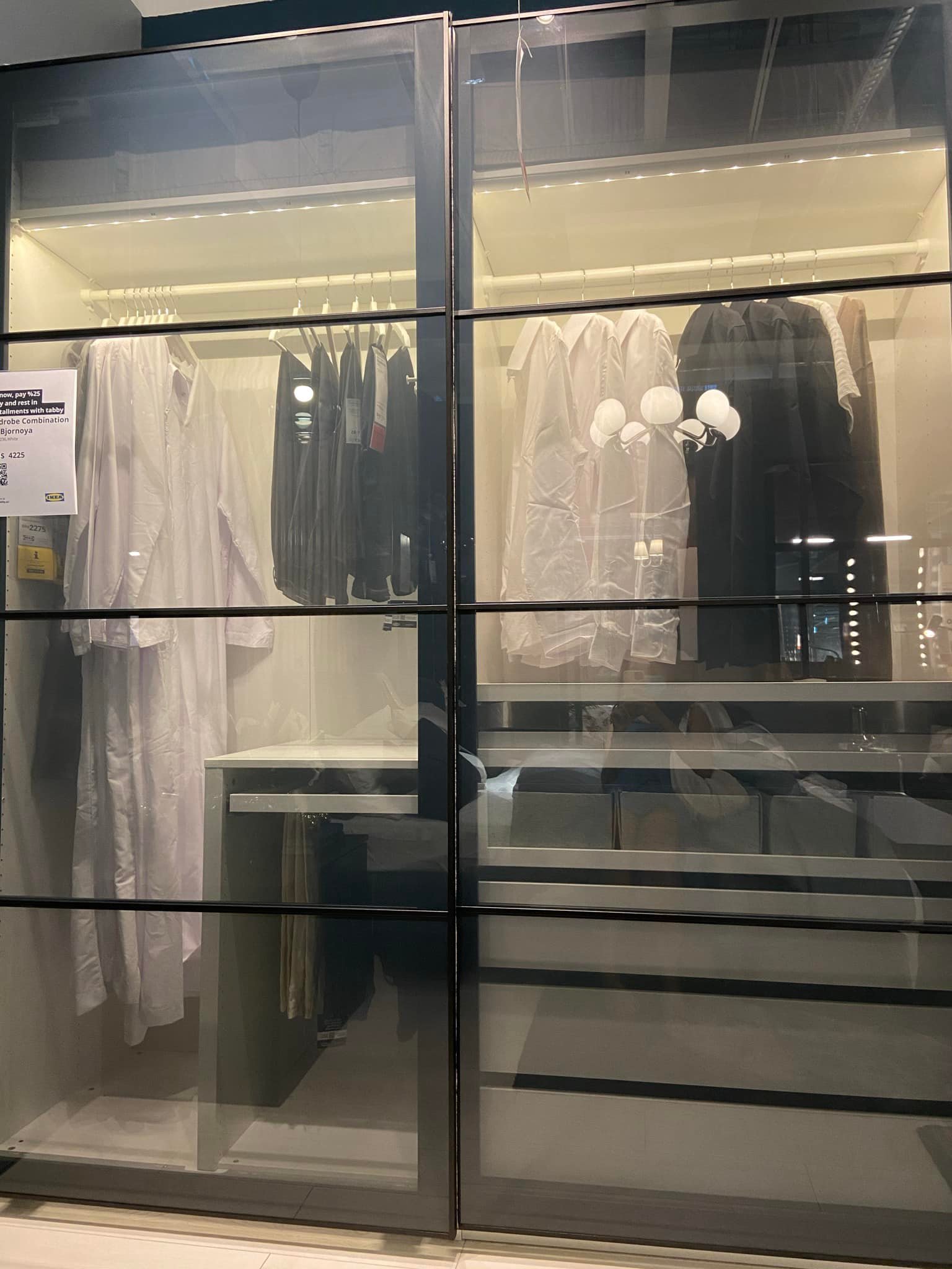 Moved today to my appartment and unfortunately wardrobe does not