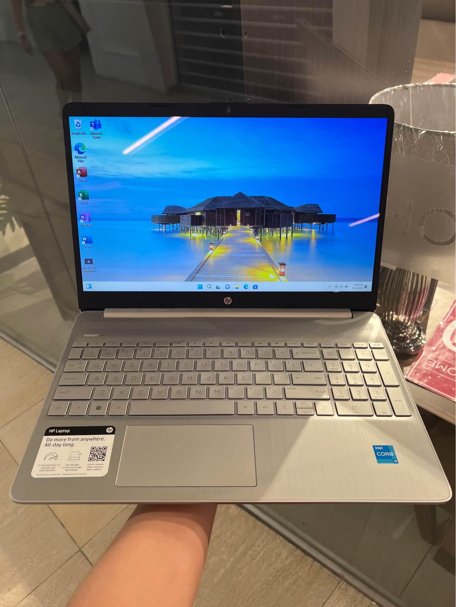 TOUCHSCREEN HP Laptop 15-dy2xxx Core i3-11th Gen 8GB RAM 256GB SSD 