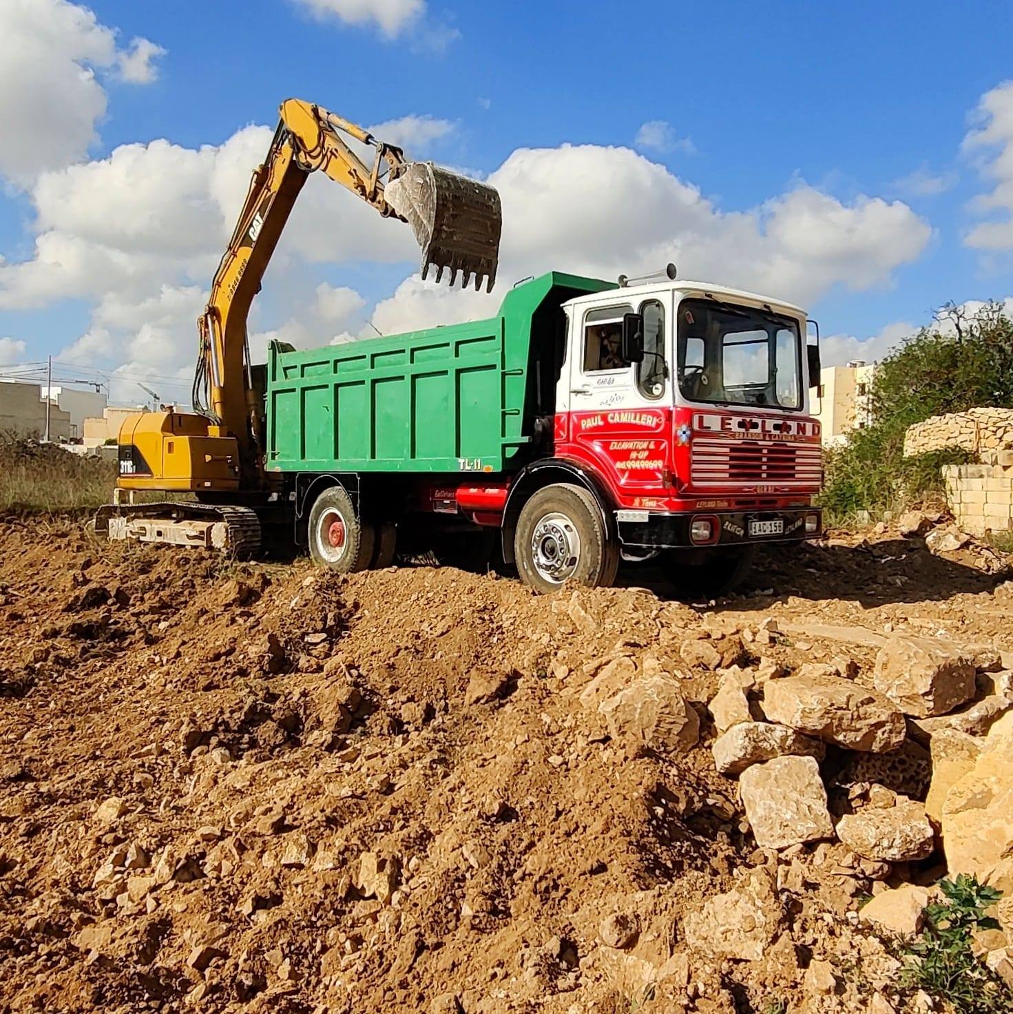 girbi-demolition-excavator-works