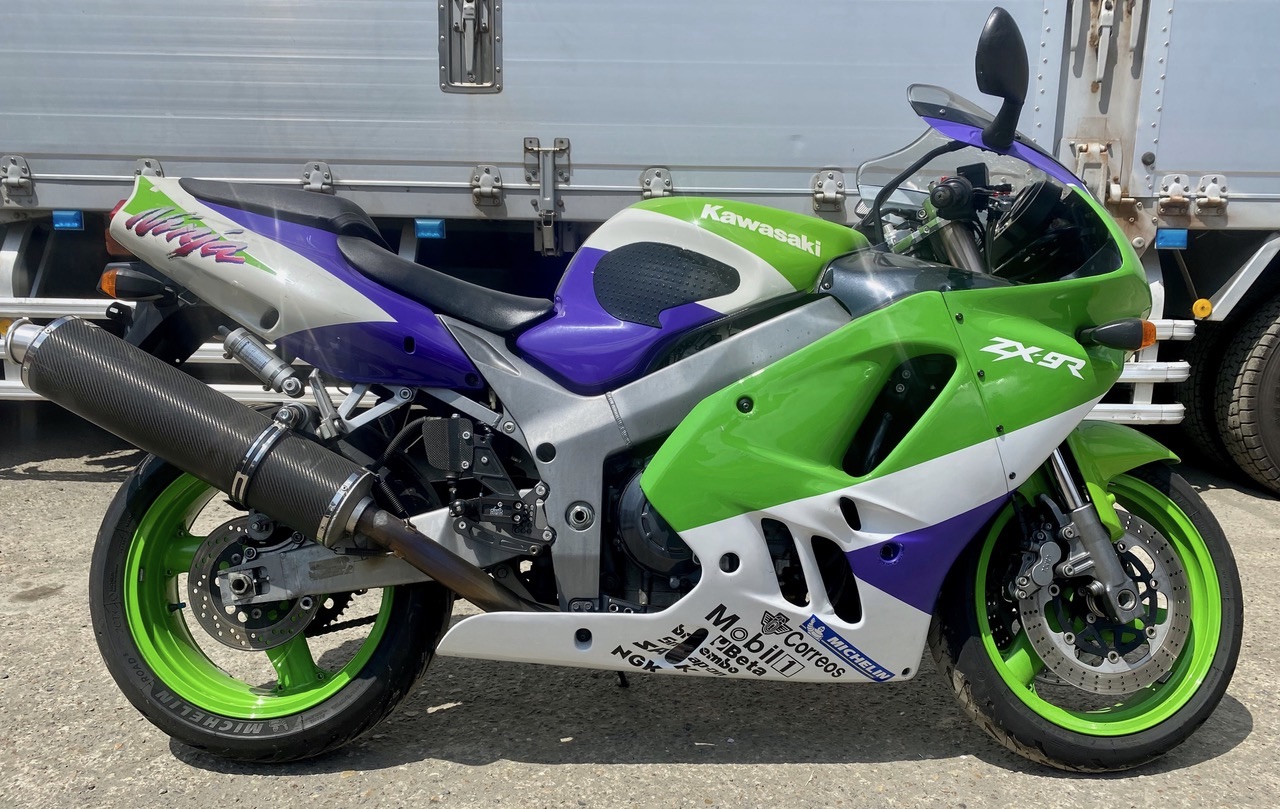 あこ Brand new 1995 Kawasaki ZX9R for sale
