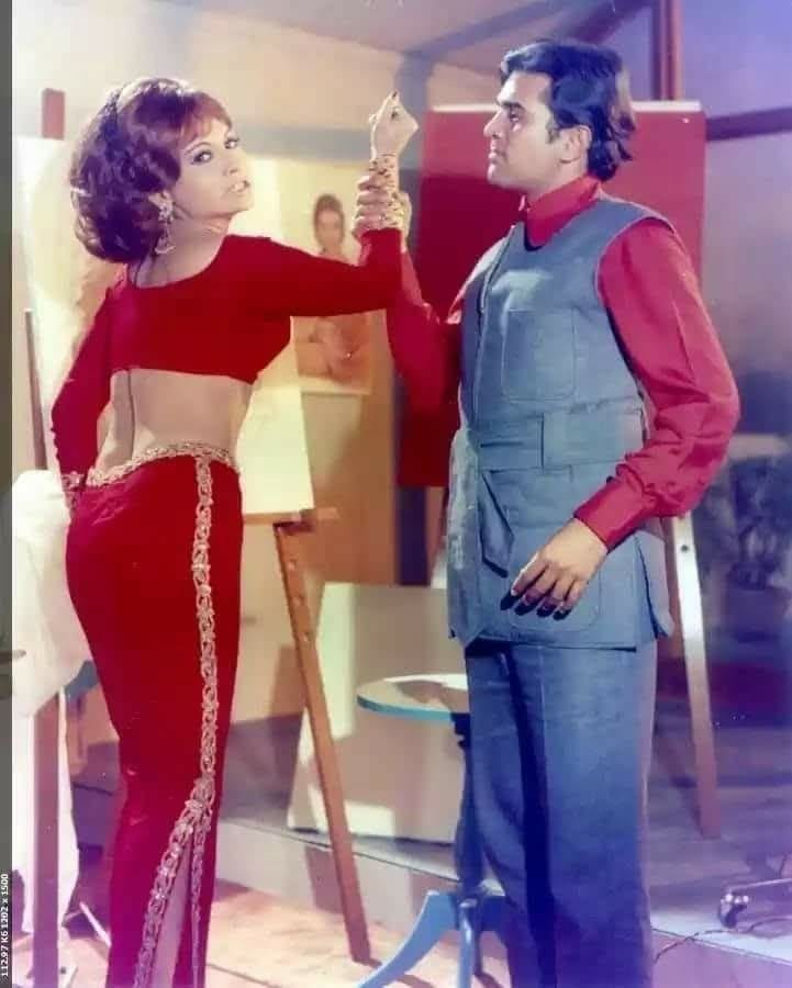 Super Rajesh Khanna with his film Actresses