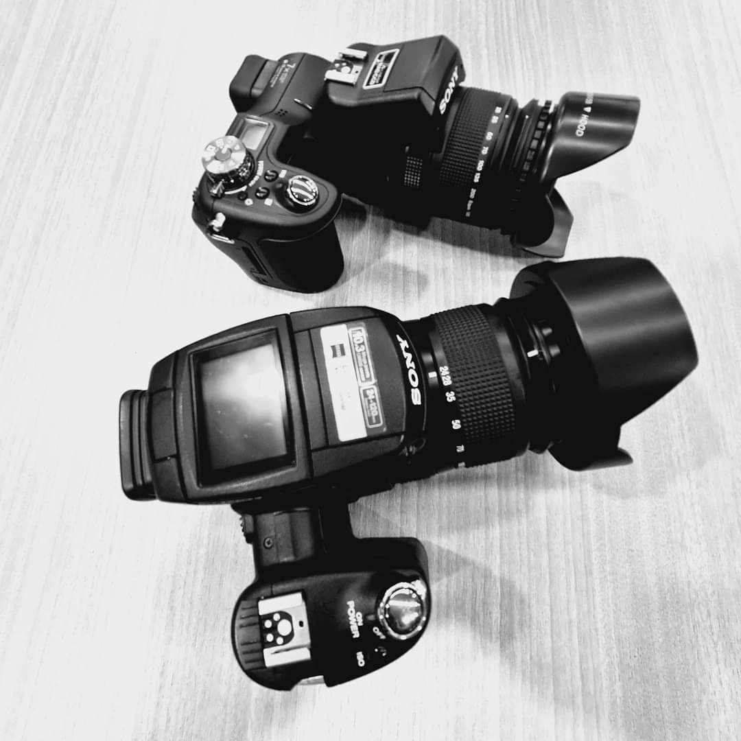 Sony Cyber-shot DSC-F828 and DSC-R1 comparison