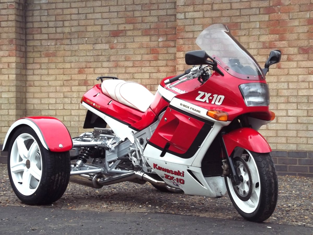 Check out this 1989 Kawasaki ZX10 with a Casarva Bolt On IRS Trike