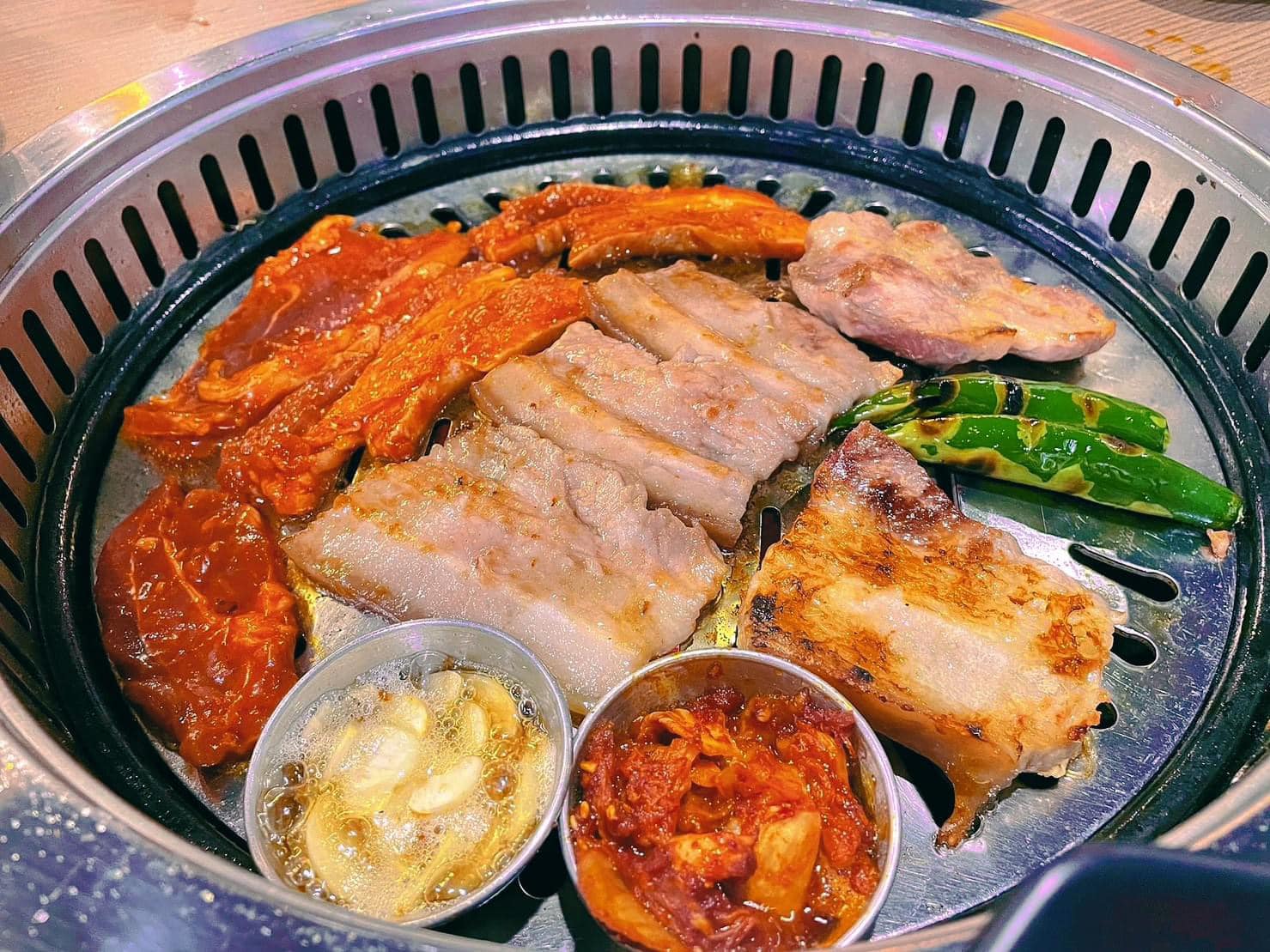 เนื้อหมูชิ้นโตๆ ย่างหอมๆ... - Factory Buffet - Thailand