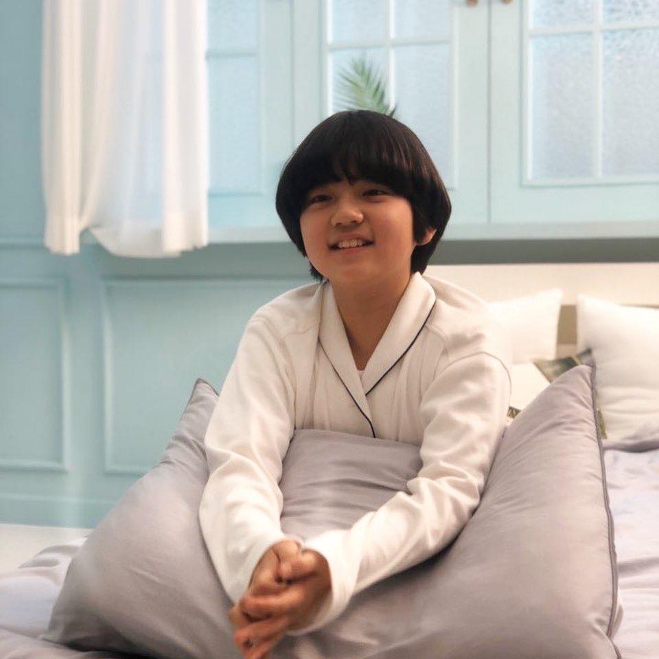 포커스미디어 - 두구두구! 최연소 포미박스 MC! 필구 아니고 강훈이를 소개합니다. ⠀ 깜찍한 연기로... | Facebook