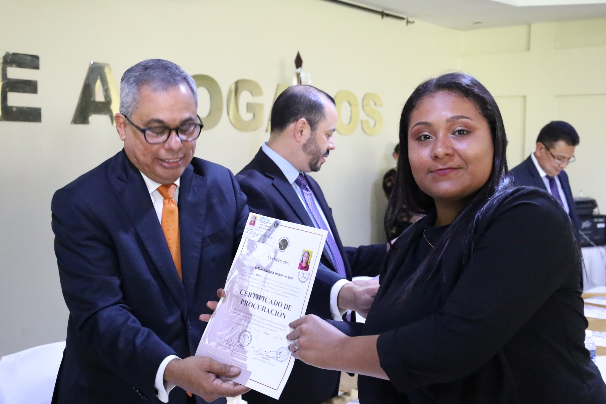 El presidente del... - Colegio de Abogados de Honduras
