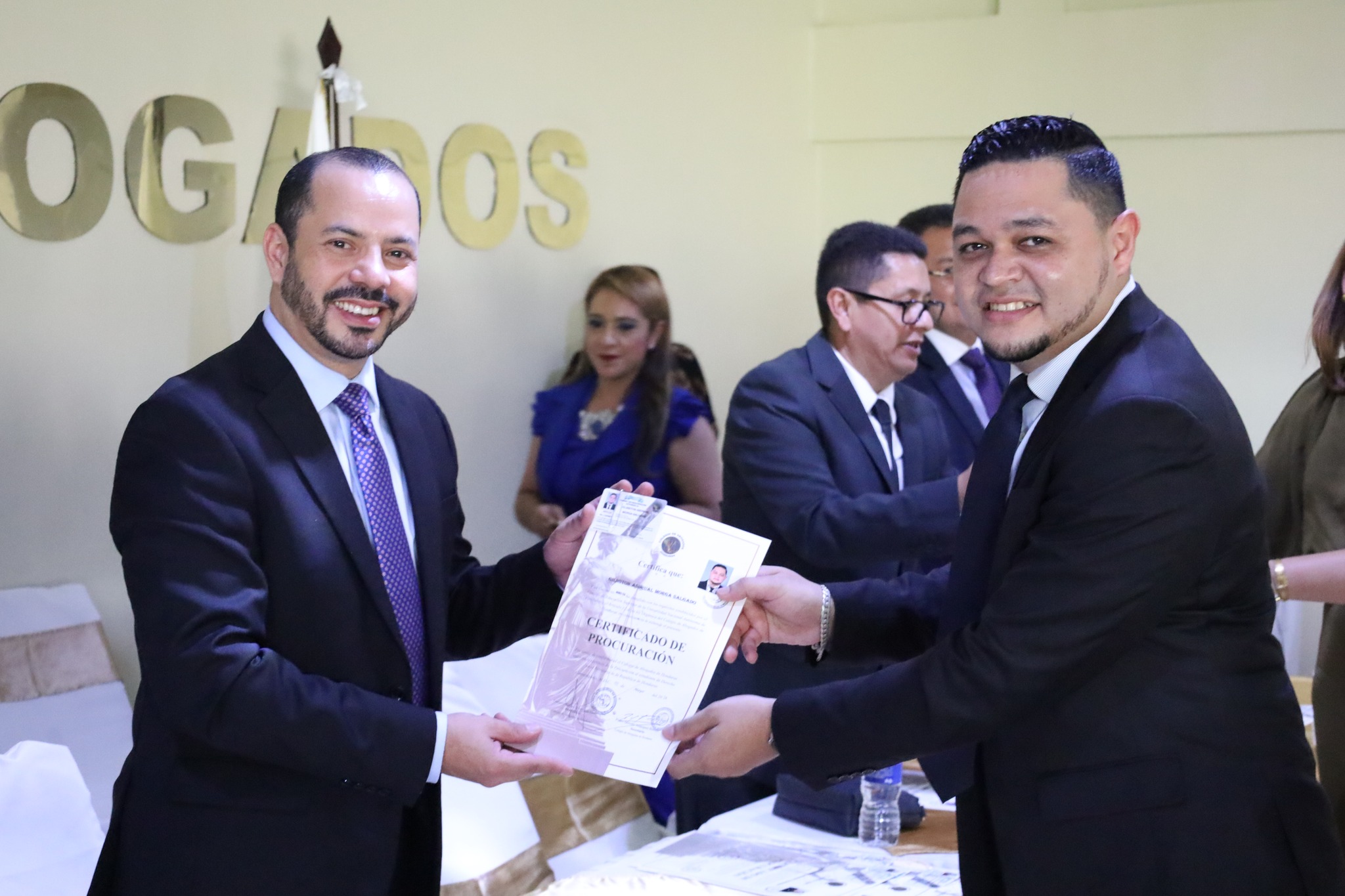 El presidente del... - Colegio de Abogados de Honduras