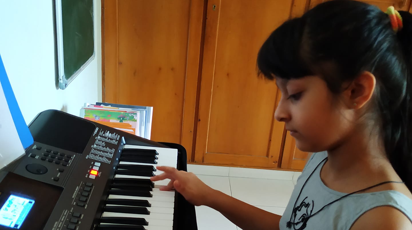 Parnee on keyboard