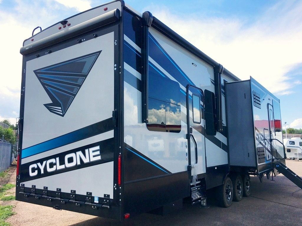 2022 Heartland Cyclone 4006 Toy Hauler 5th Wheel - 13ft Garage