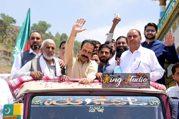 Ishaq - With Secretary Health AJK Major Gen Khalid Asad Shb at the ...