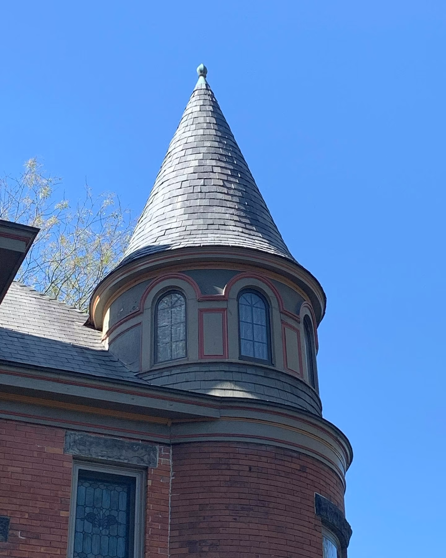 Classic slate turret with a blend of... - Welte Roofing Inc. | Facebook