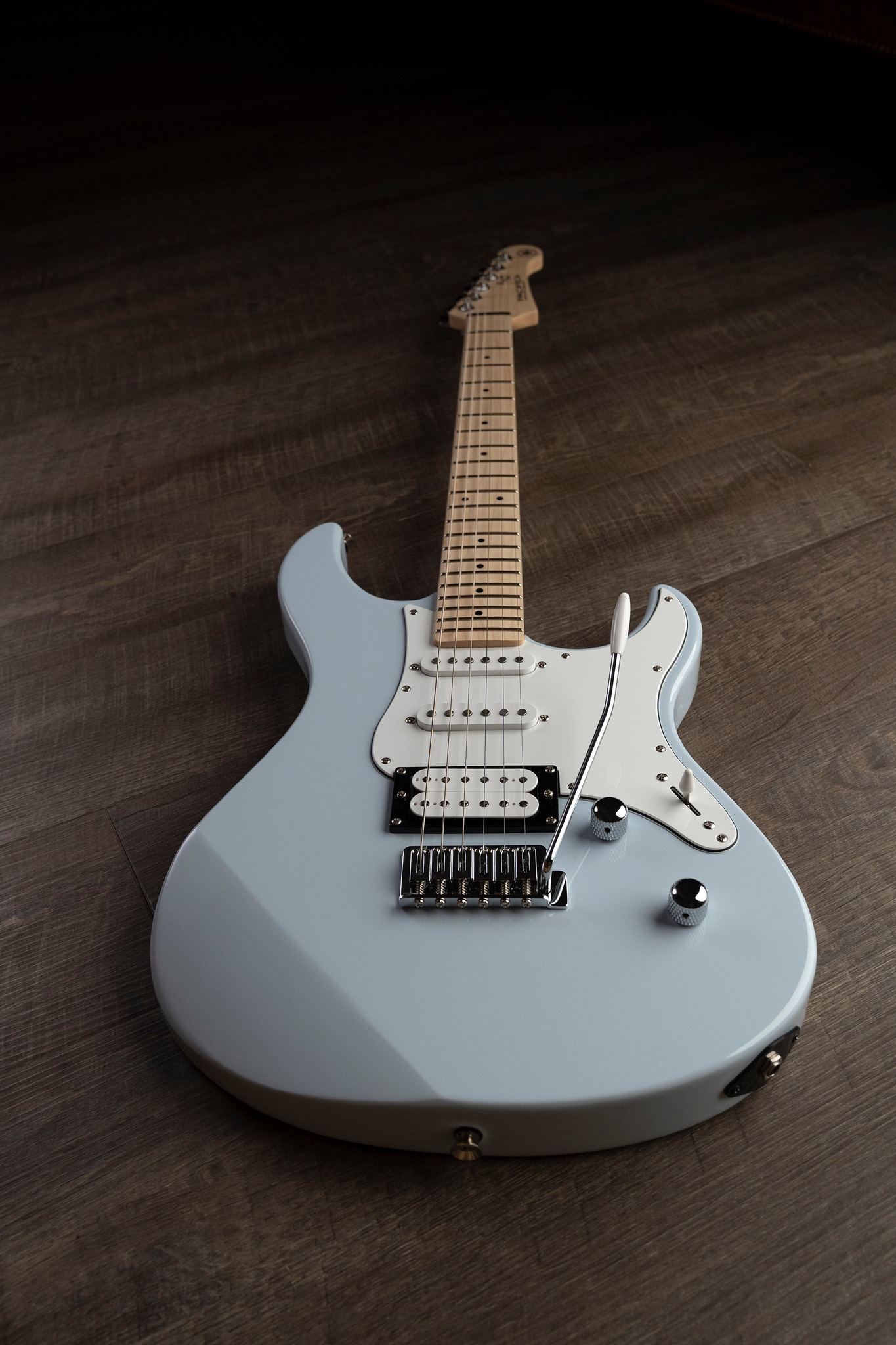 Yamaha PAC312 guitar with nice fingerboard grain