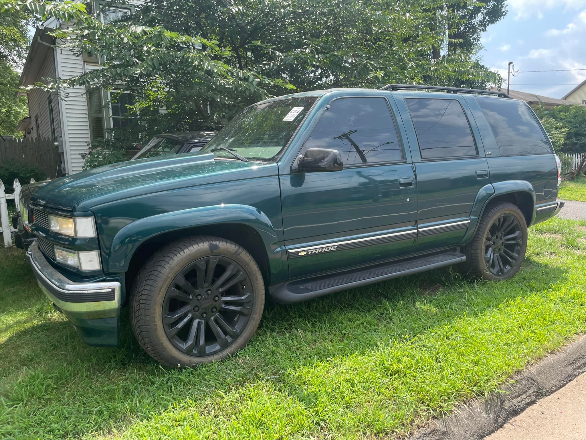 New to me 1998 Tahoe 130k 5.7 auto the frame is so clean I can 