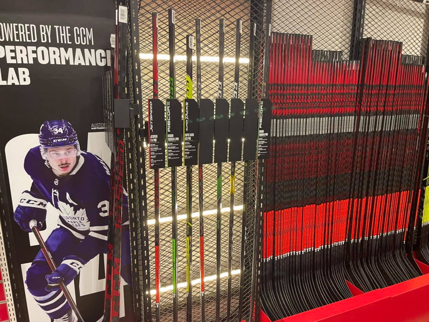 CCM - シカゴブラックホークスのマリアン・ホッサ選手NHL史上44人目の 