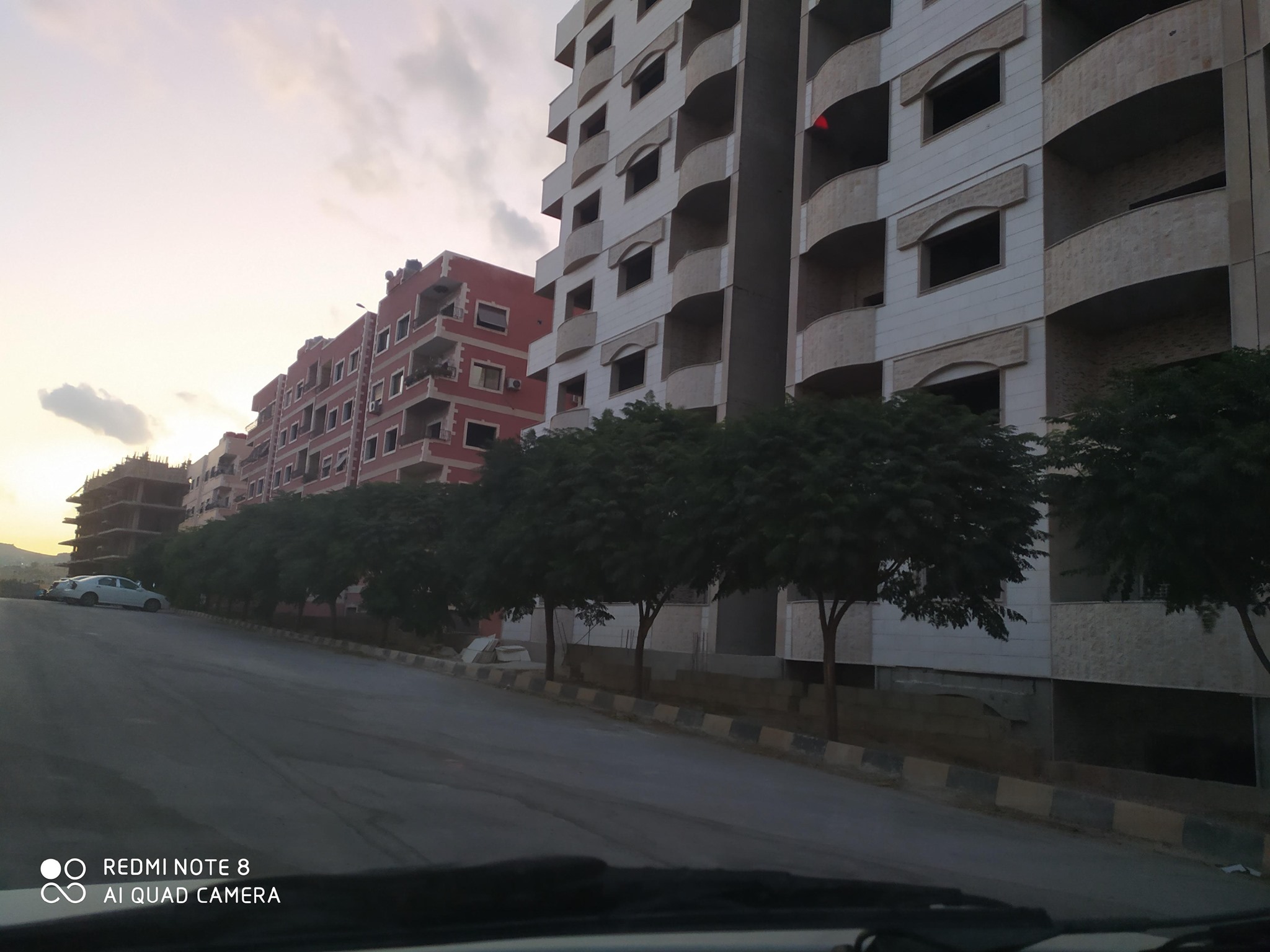 الشباب بوسوا شوارب بعض وفرطوها حبية | Wardan Shishakly