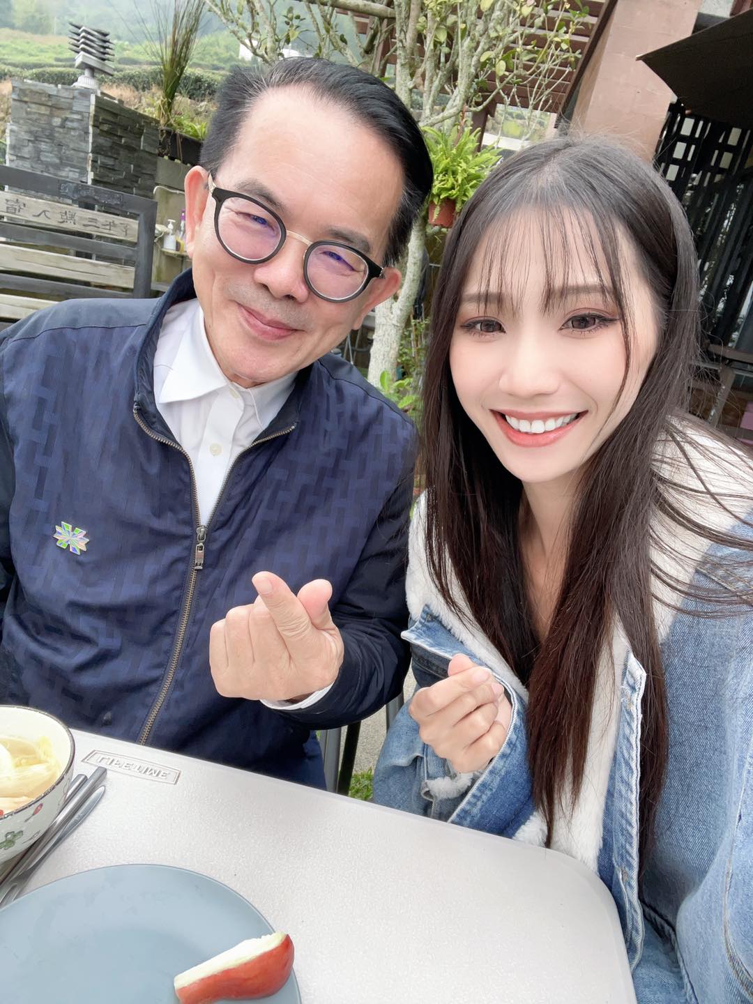 黃韻霏Anita - 今天第一次見到 文化觀光局 許局長 局長居然有追蹤我欸🙈🙈🙈🙈好驚訝 好害羞... | Facebook