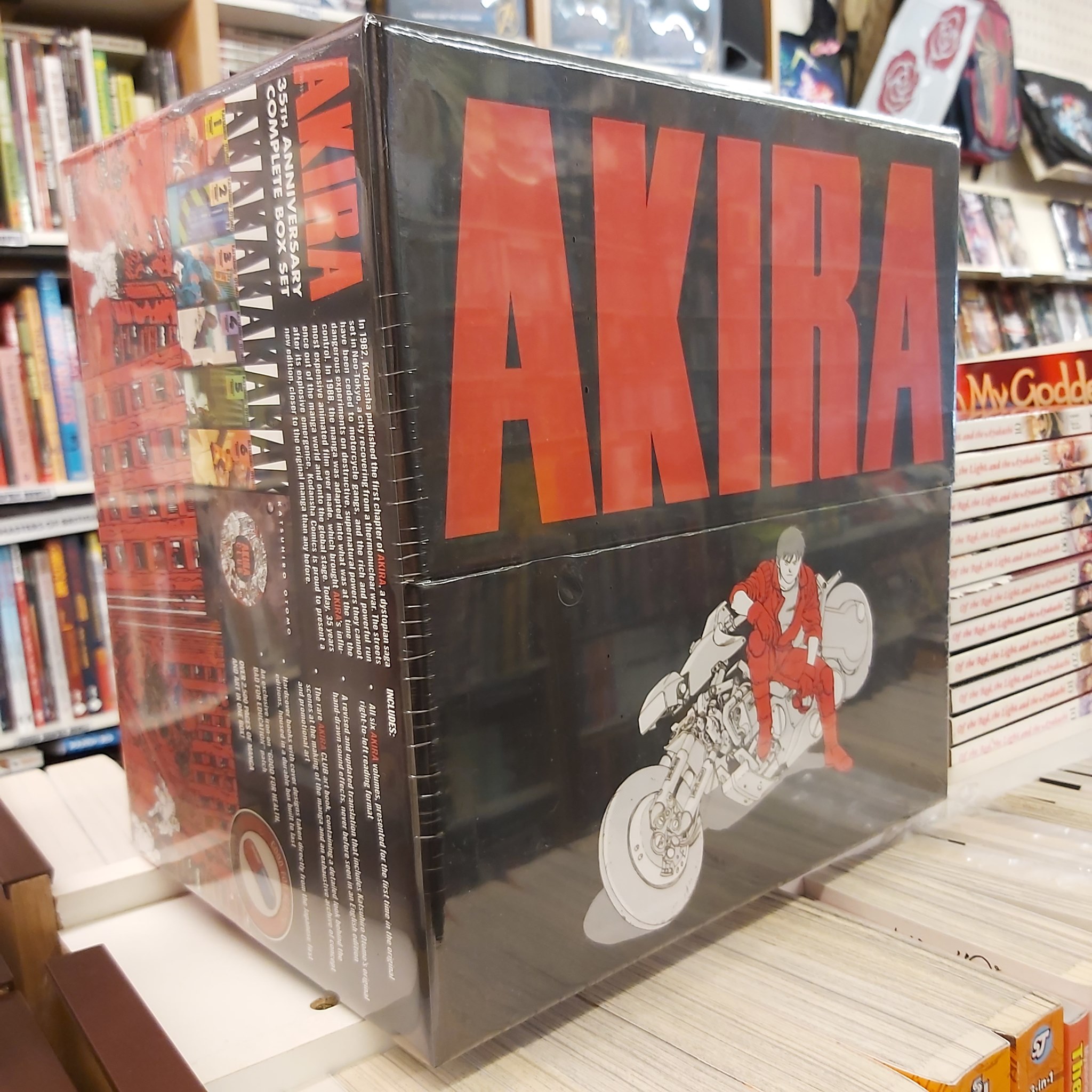 Akira box set release in France with complete manga and artbook