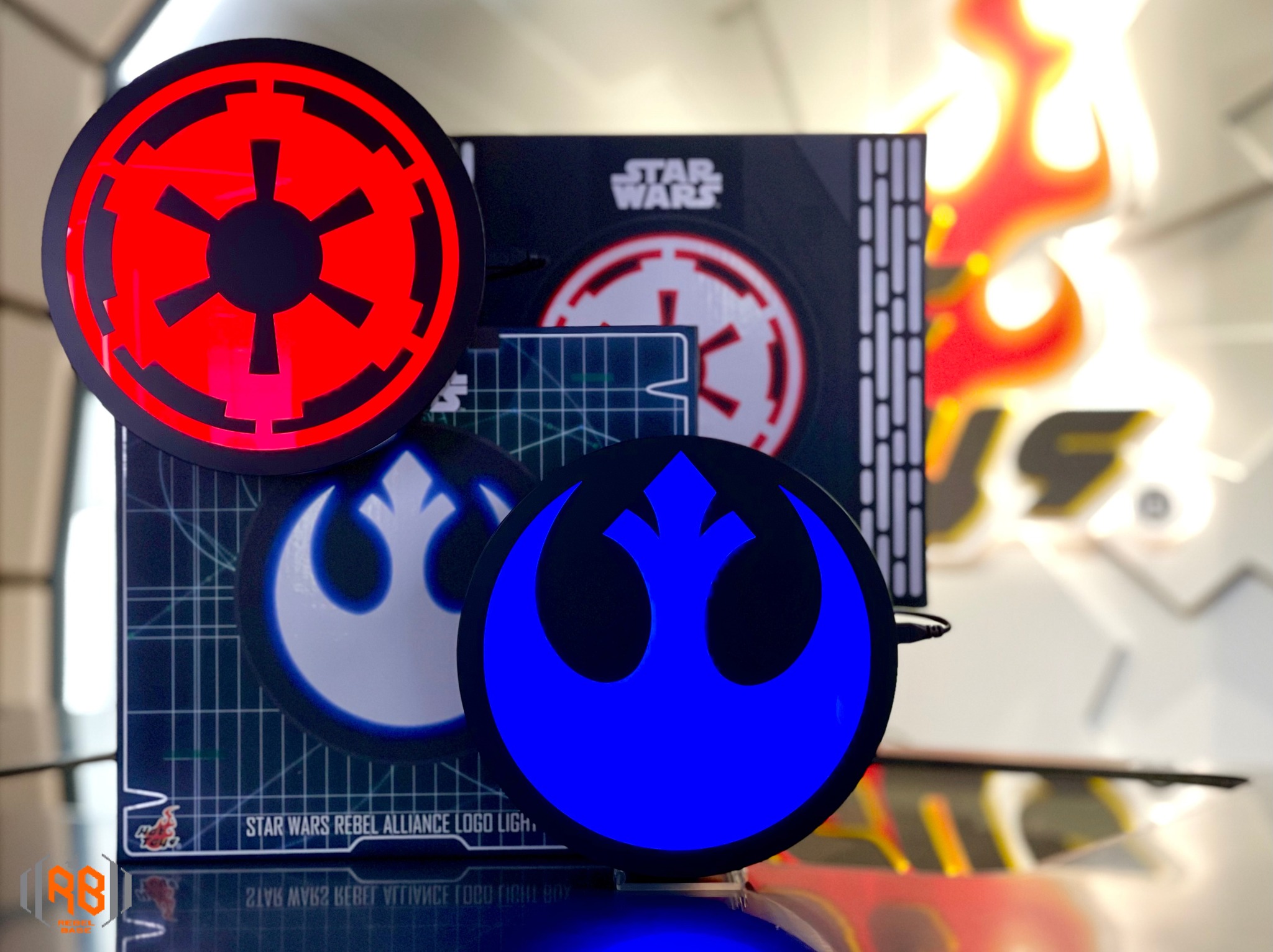 【收藏家必備單品】️Iconic 帝國及反抗軍Logo燈箱上架... - Hot Toys-Rebel Base