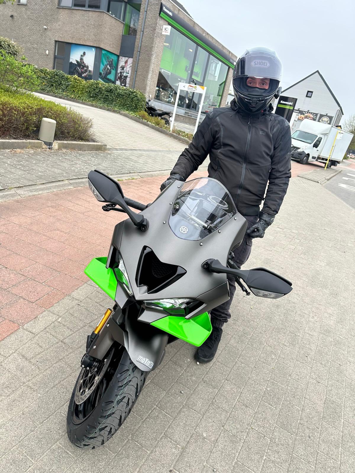 Kawasaki ZX6R with performance pack