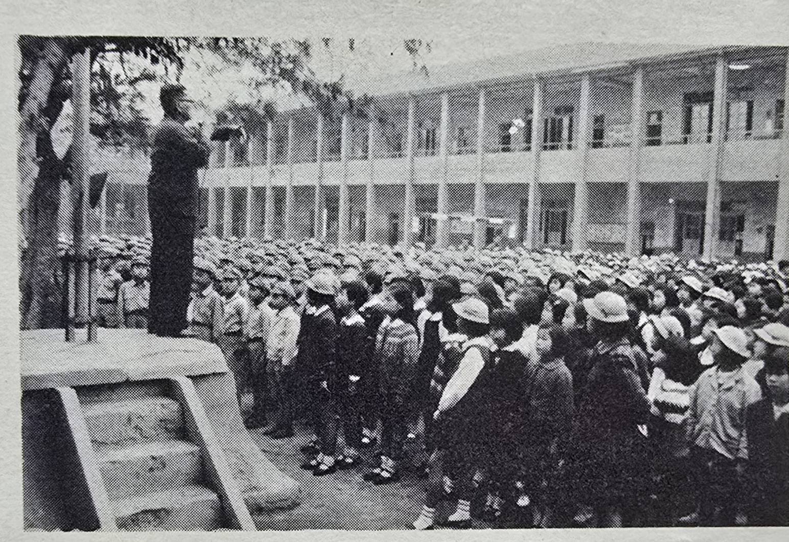 民國54年時國民小學的教科書本訂修年四十五級年低受園級年低校民謙謊