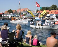 Karrebæksminde - Gigantiske fodspor på stranden Hvis du på torsdag den ...
