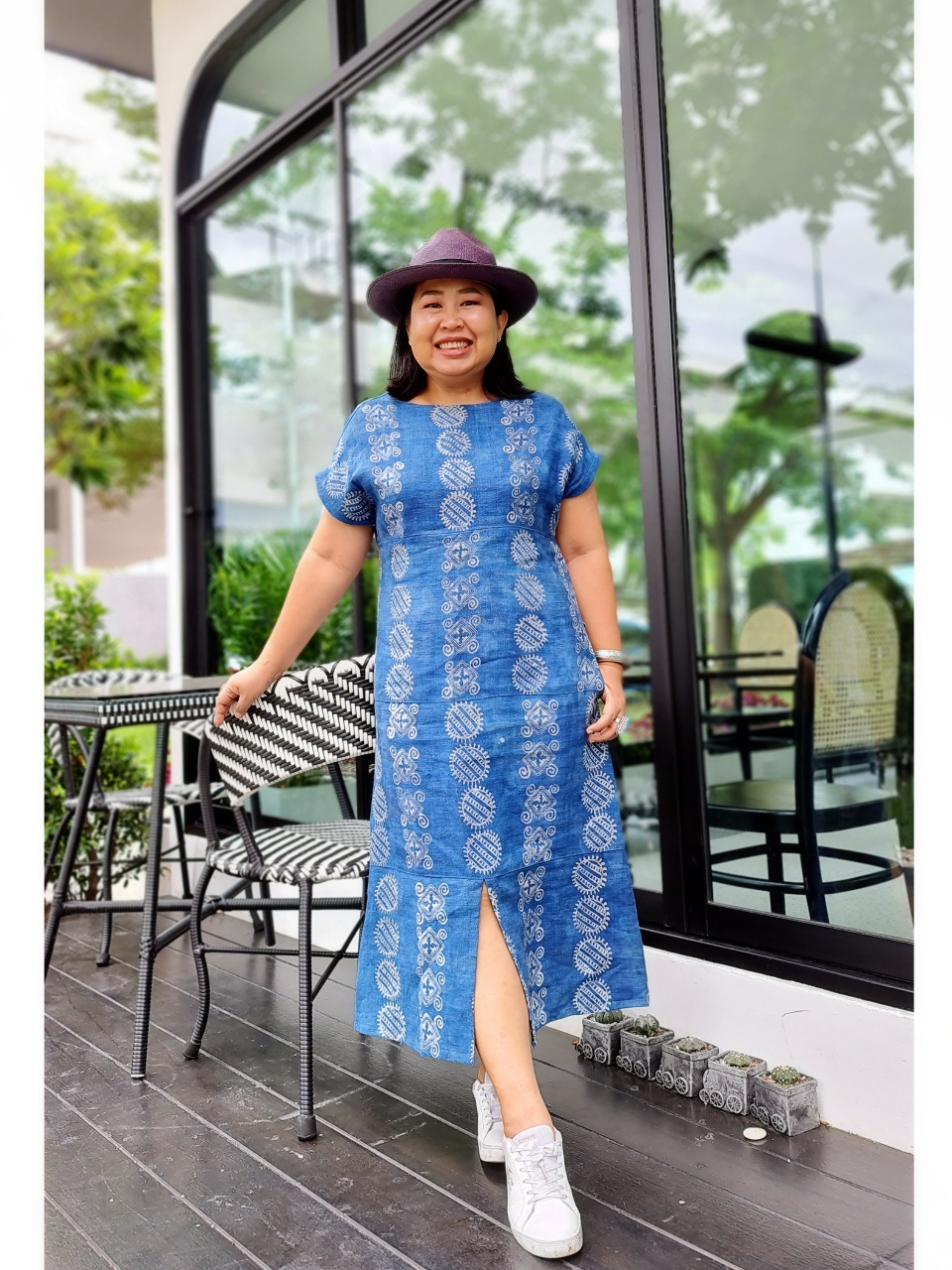 เดรสยาว ทรงแขนเลย ผาใยกัญชงเขียนเทียน ลายสวย สีสวยๆ สดใส ค่ะ ใส่สลับ ...