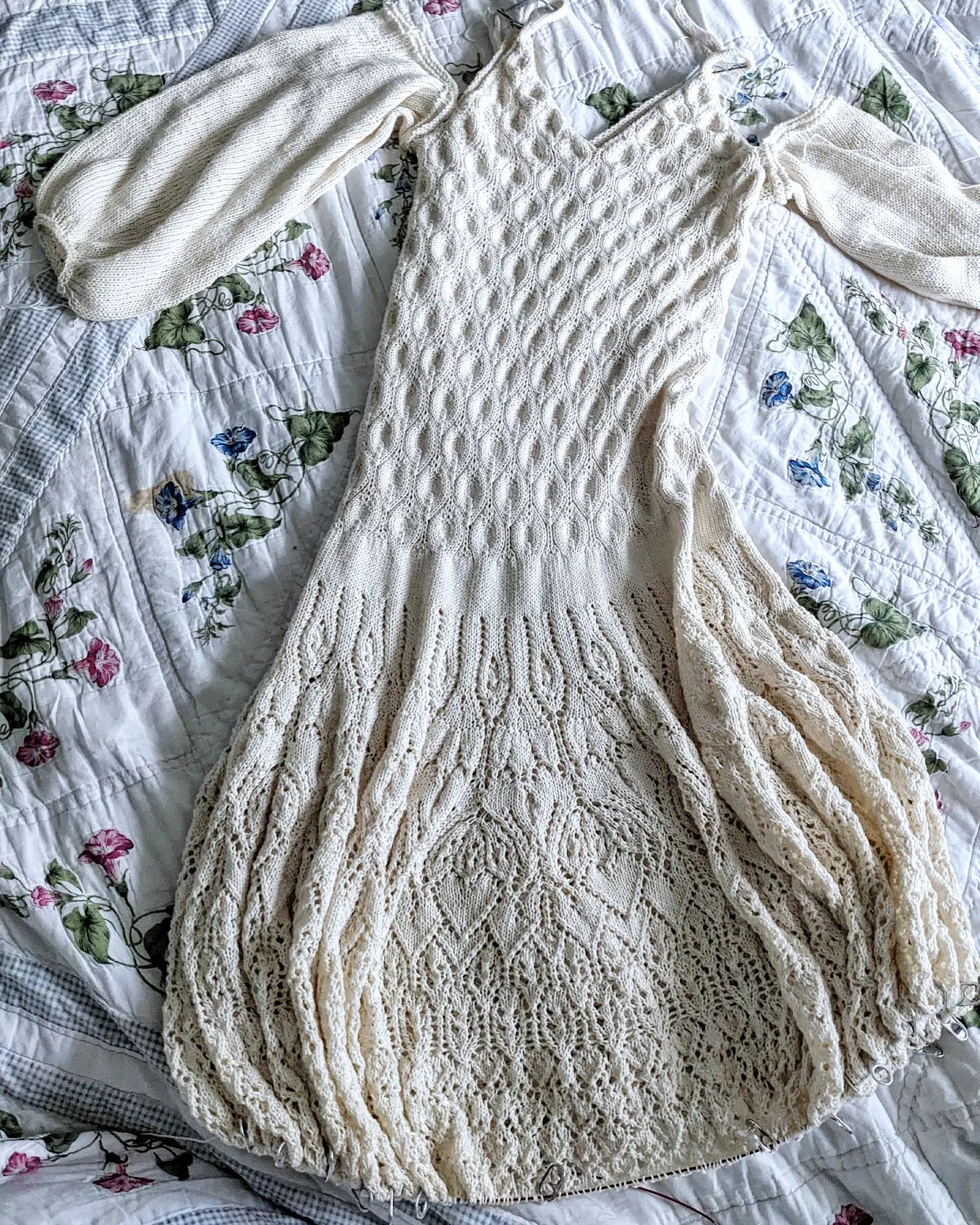 Full tutorial here 👇 https://isinyoulow.com/i-designed-and-knitted-my- wedding-dress-in-6-weeks-2731