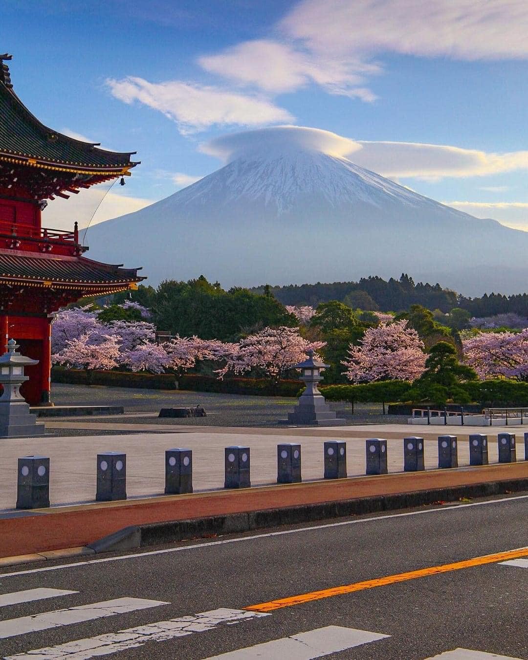Morning at Akamon, Oishi Prefecture 🗻🇯🇵 - Life In Japan 日本の生活 | Facebook