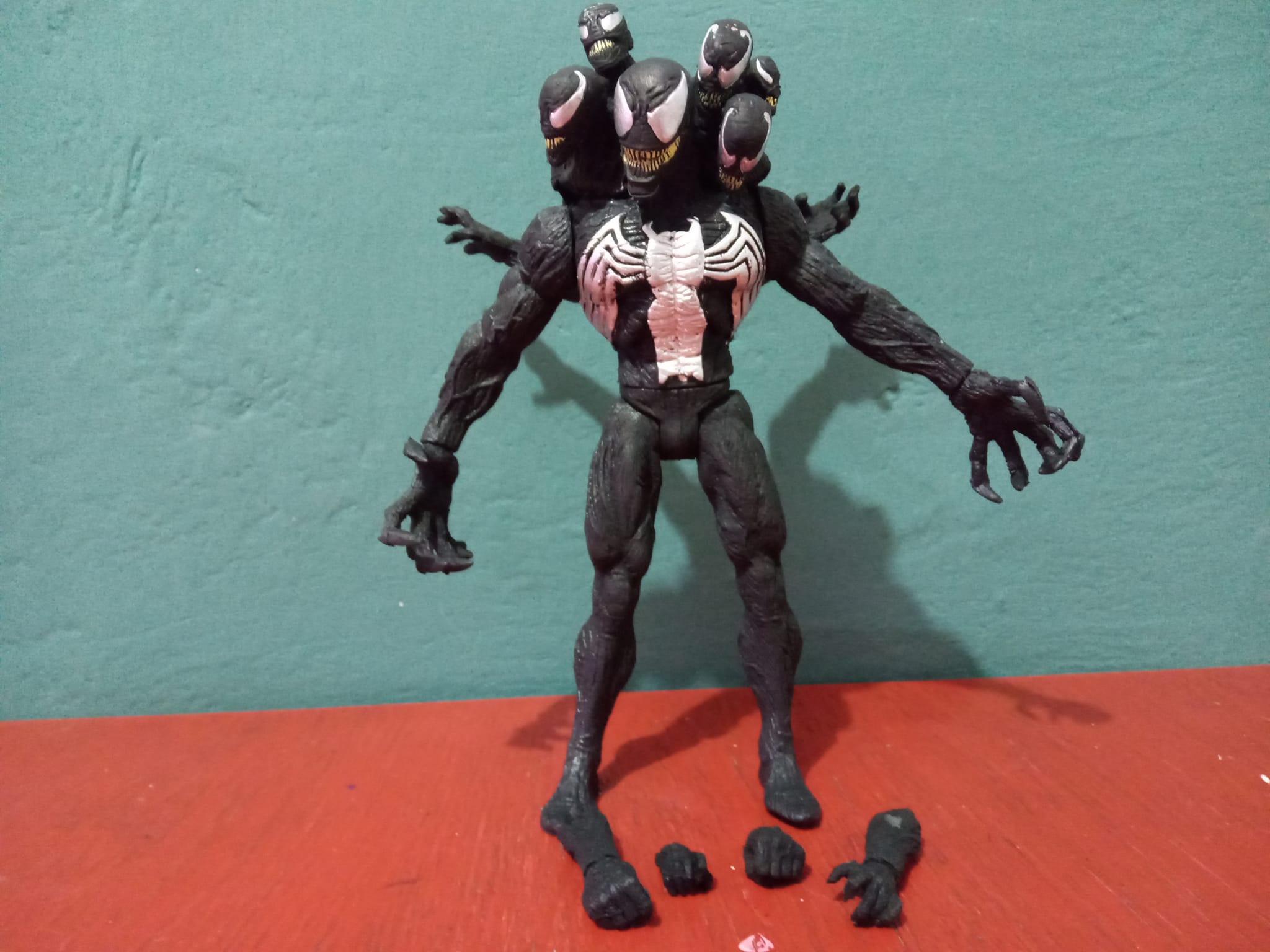 Vendo Venom como nuevo en caja abierta precio 210 sol