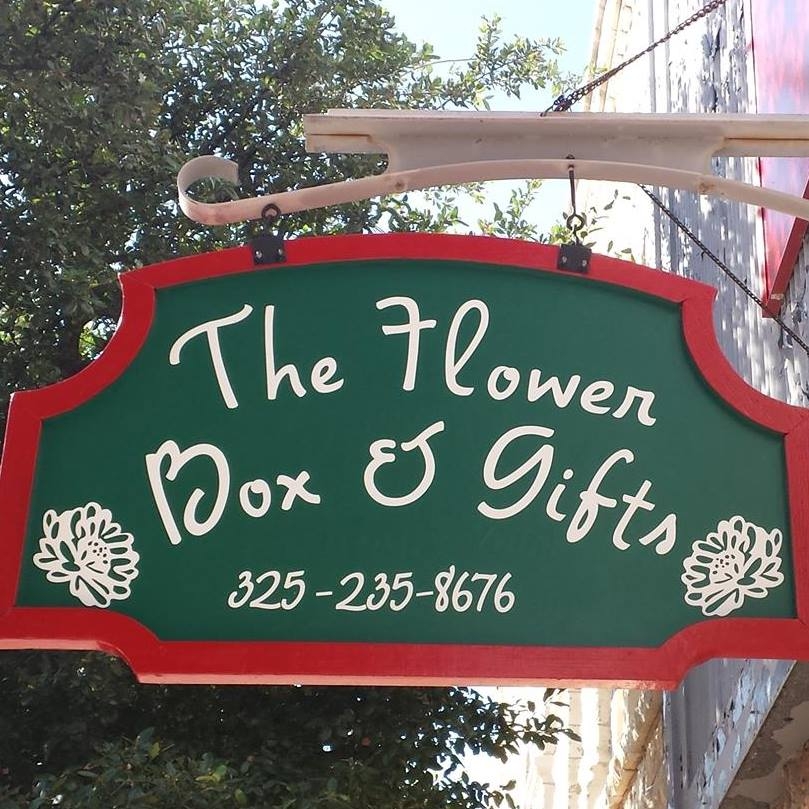 Flower Box - 👜🤎 HANDBAGS & WRISTLETS ALERT! 😍 Okay,... | Facebook